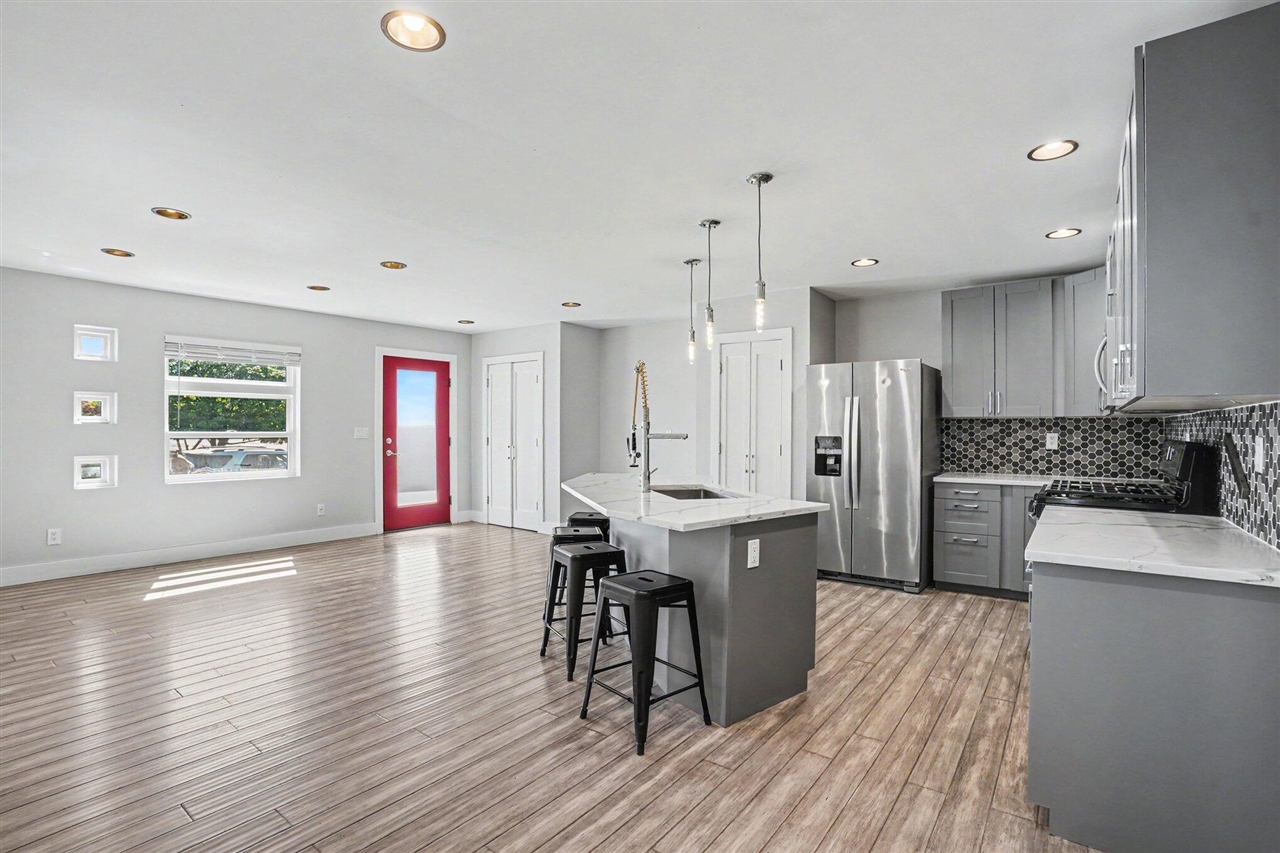 9740 Maple Street Property Photo 10