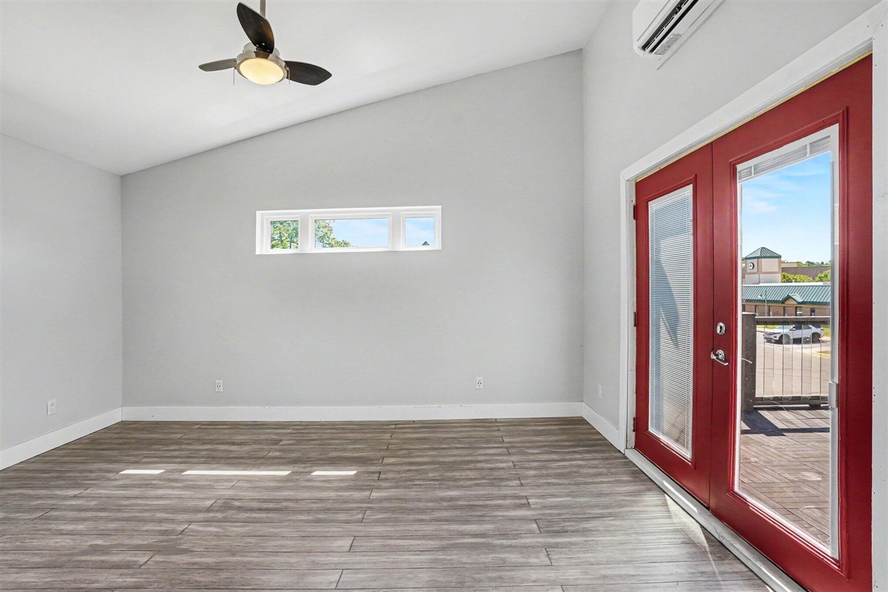 9740 Maple Street Property Photo 16