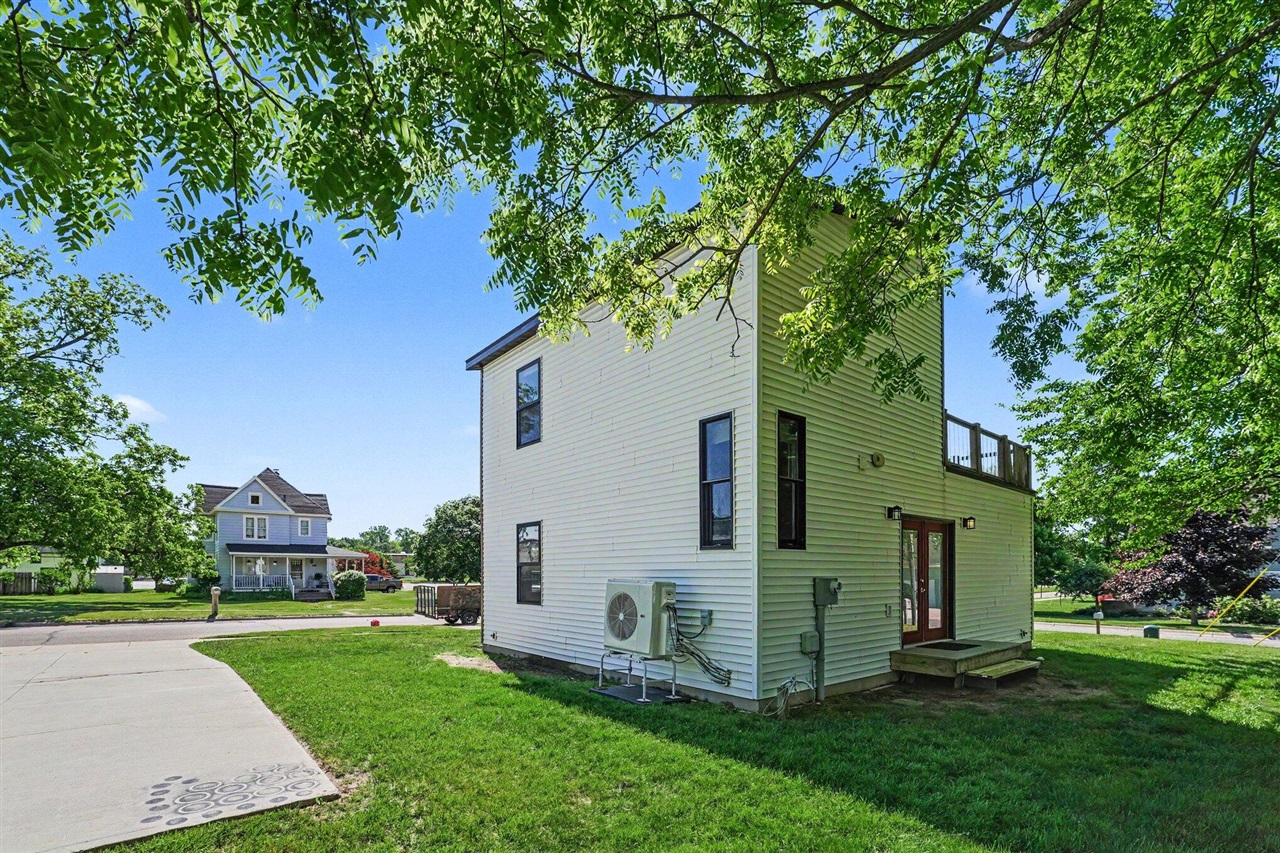 9740 Maple Street Property Photo 24