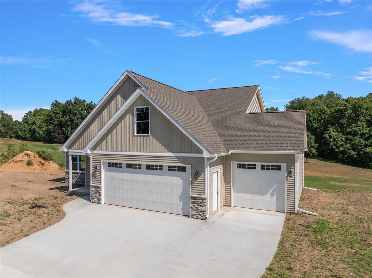 237 Markus Glen Drive Property Photo 3