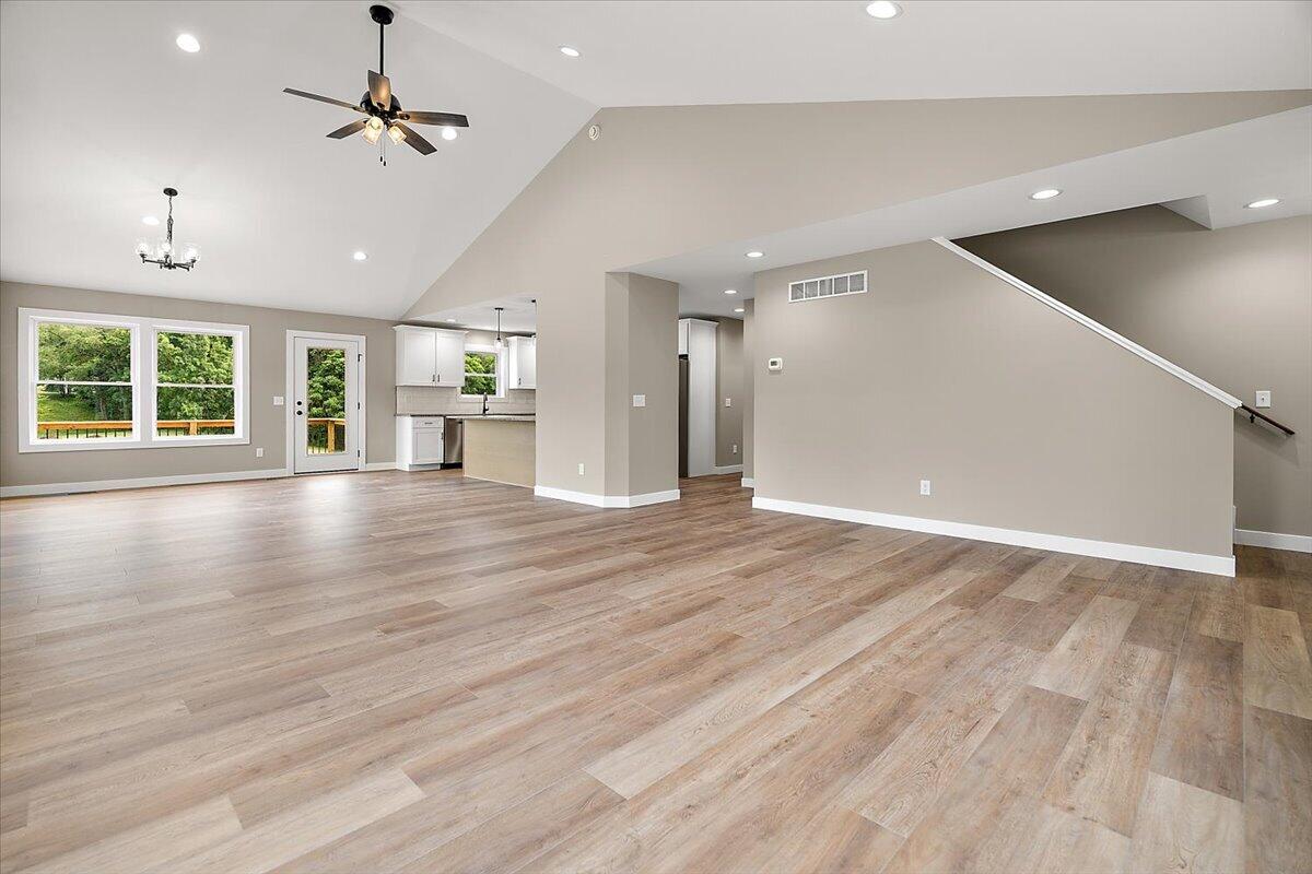 237 Markus Glen Drive Property Photo 5