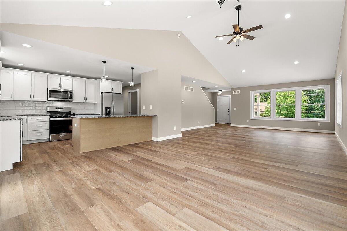 237 Markus Glen Drive Property Photo 8