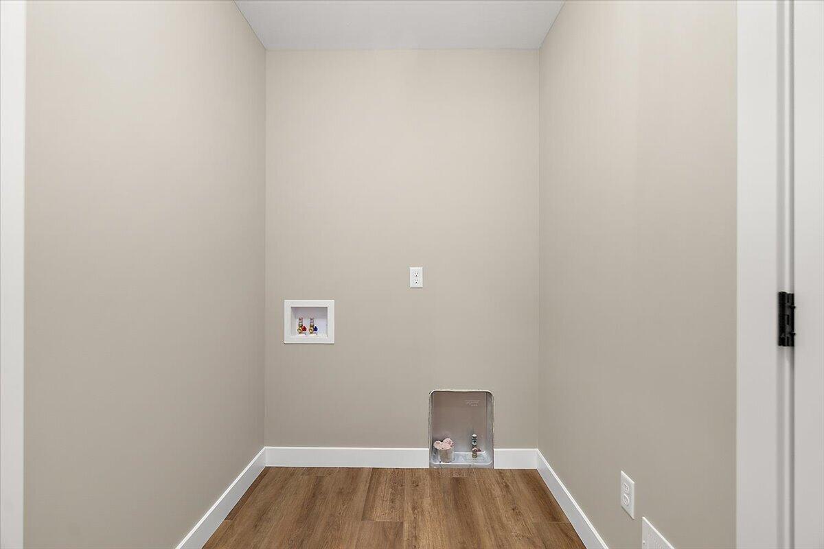 237 Markus Glen Drive Property Photo 23