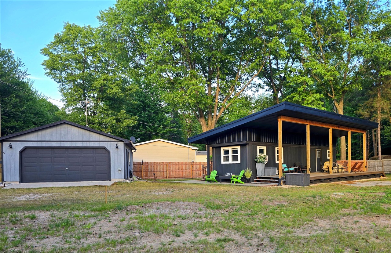 7949 W Fox Road Property Photo 1