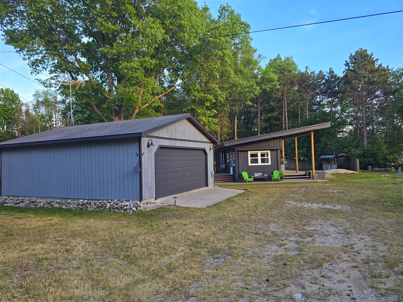 7949 W Fox Road Property Photo 2