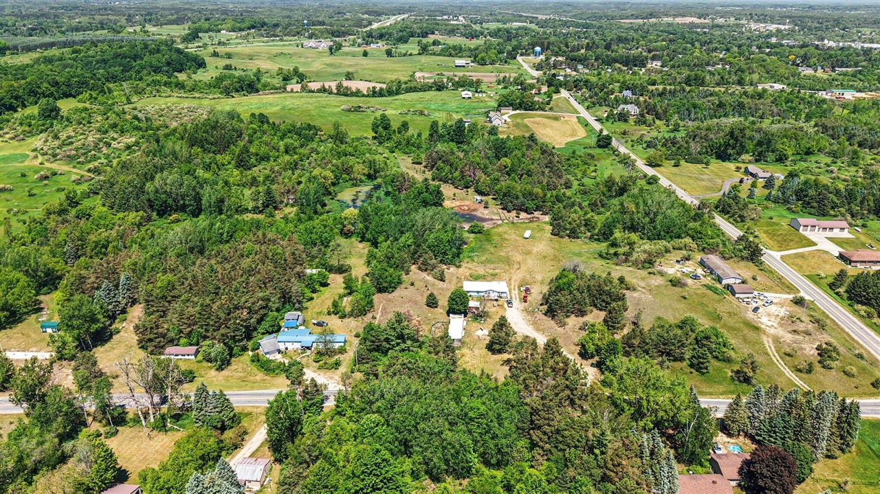 22092 3 Mile Road Property Photo 4