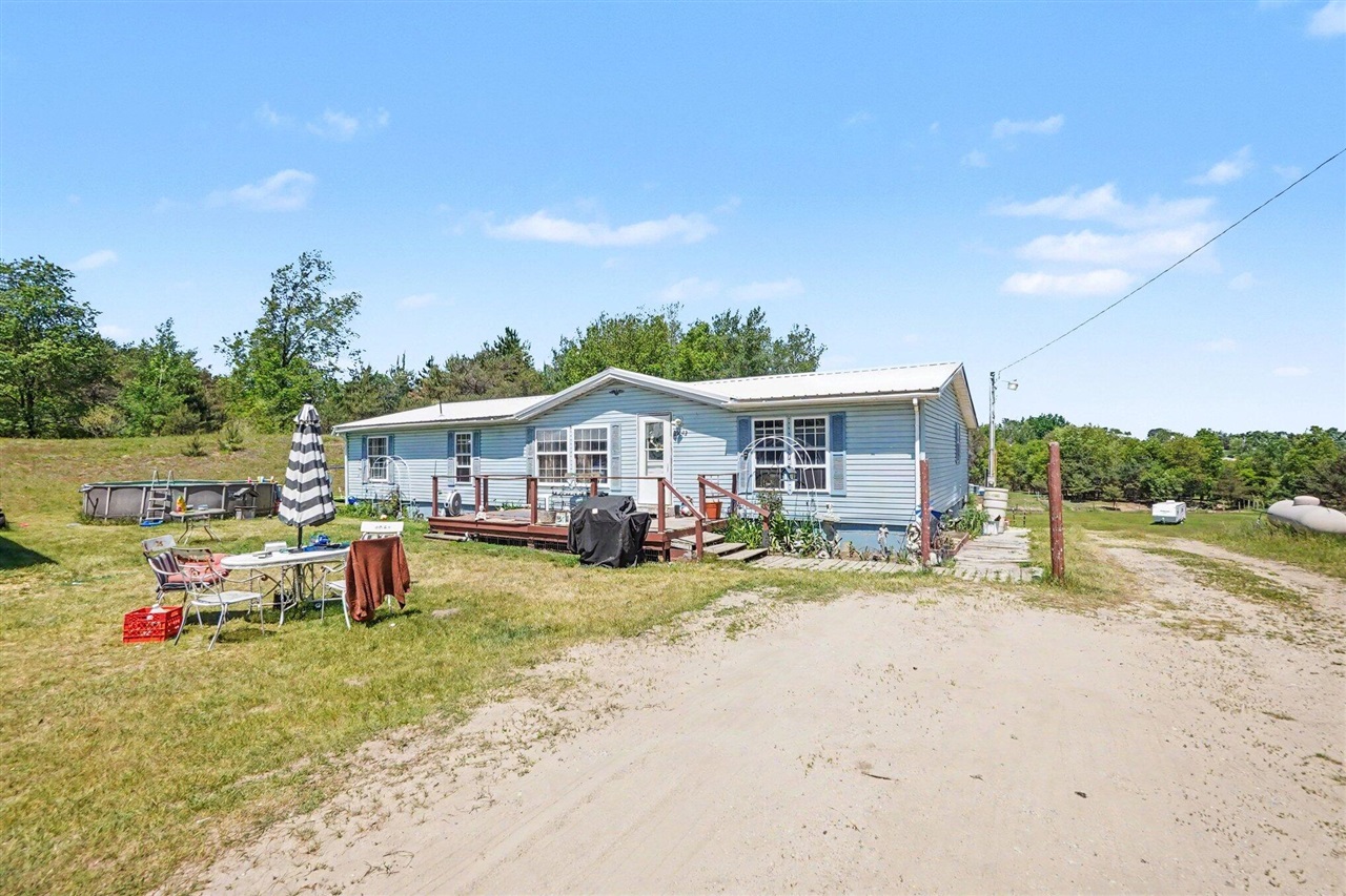22092 3 Mile Road Property Photo 5