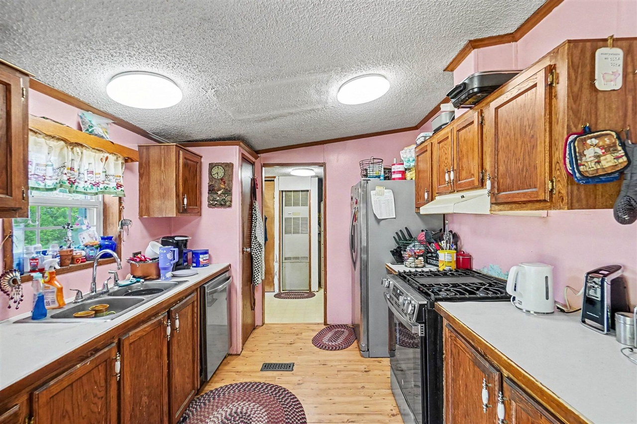 22092 3 Mile Road Property Photo 10