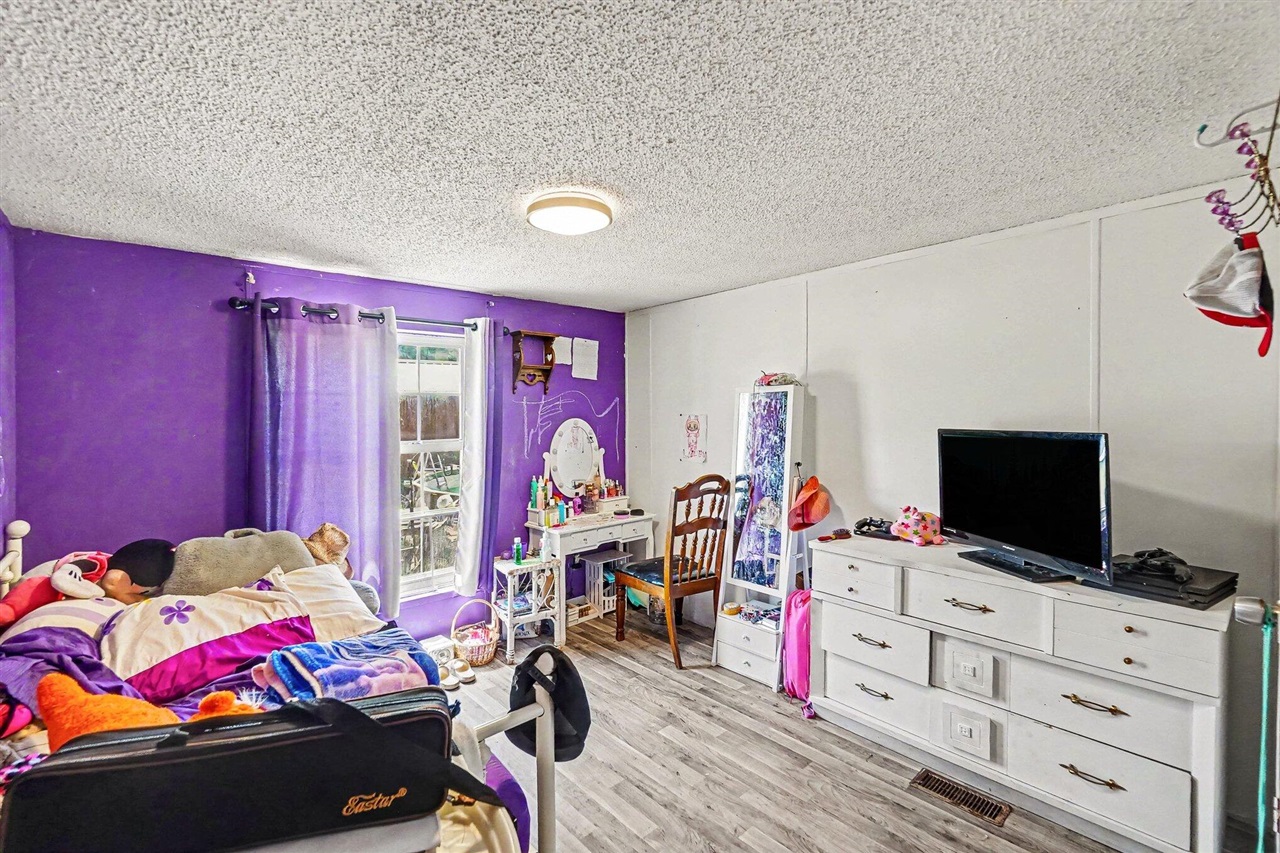 22092 3 Mile Road Property Photo 15