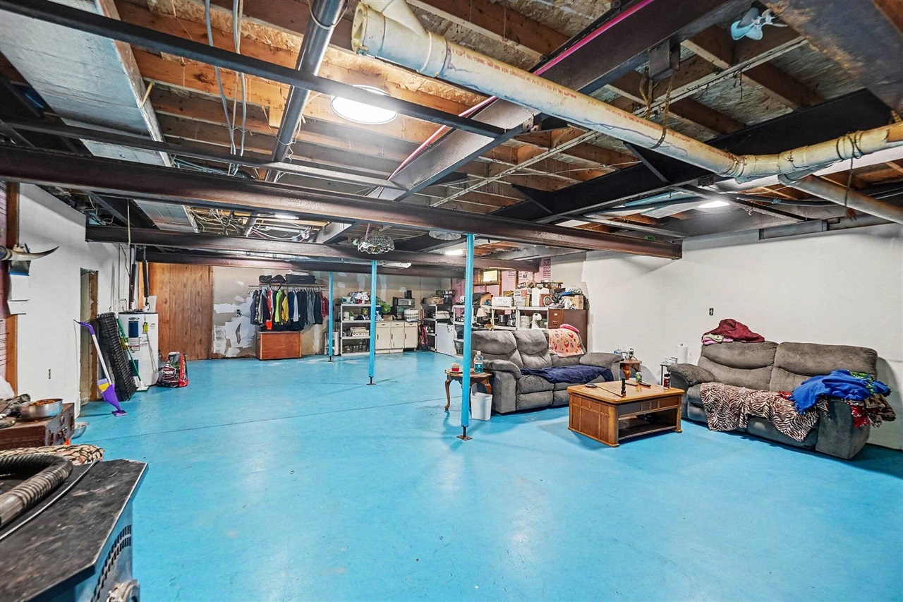 22092 3 Mile Road Property Photo 18