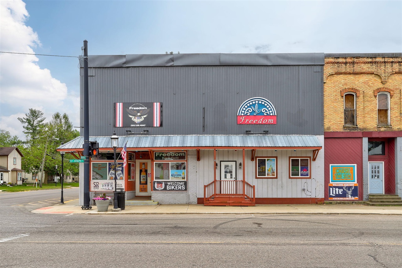 101 W Saint Joseph Street Property Photo 3