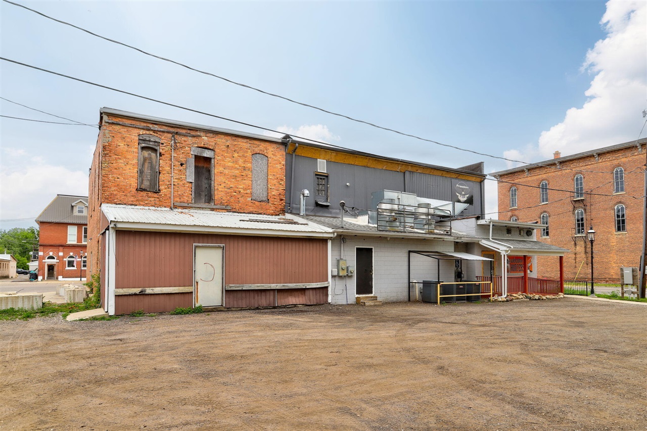 101 W Saint Joseph Street Property Photo 8