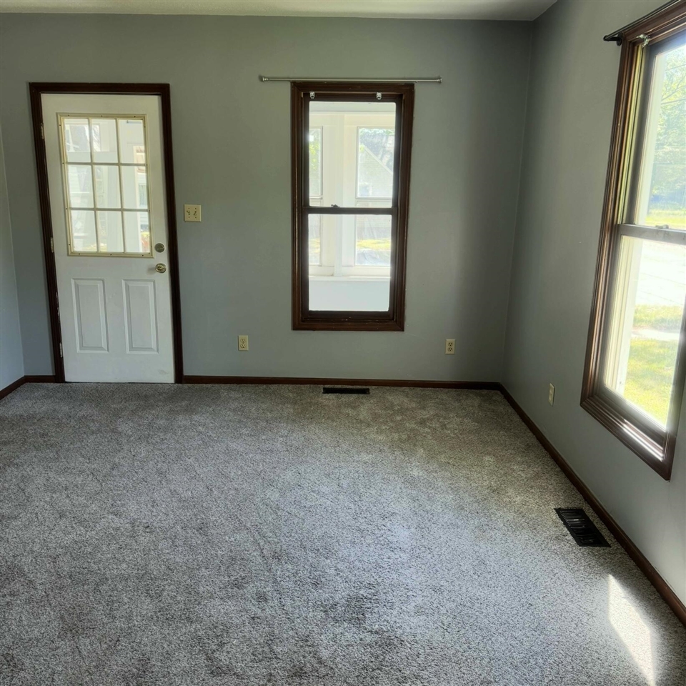 2937 8th Street Property Photo 2