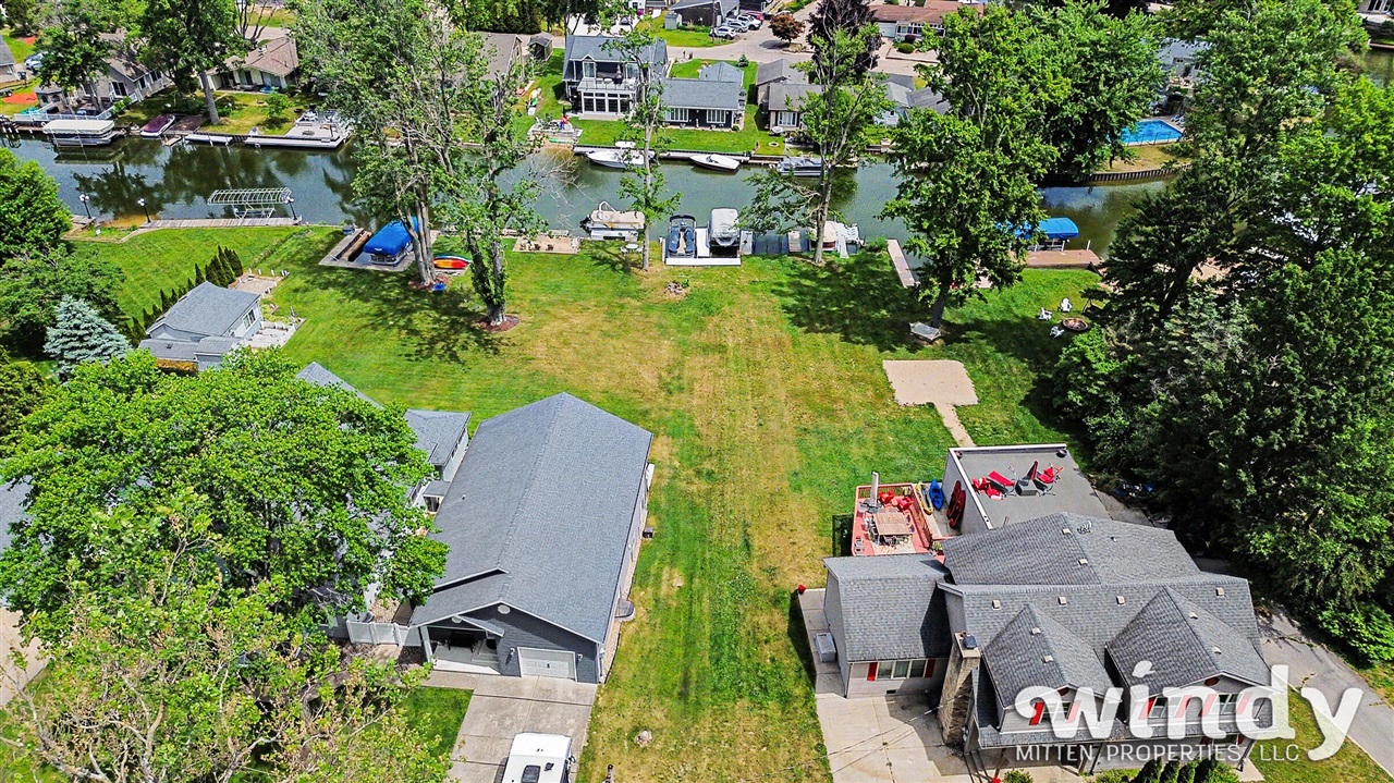 4936 Shoreview Drive Property Photo 3