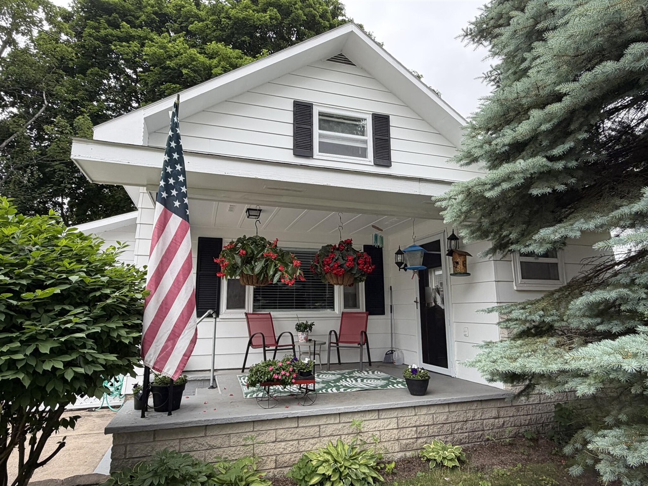 511 E River Street Property Photo 1