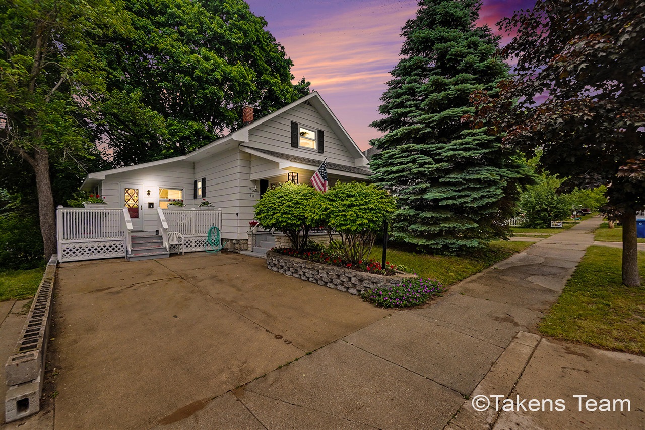 511 E River Street Property Photo 2
