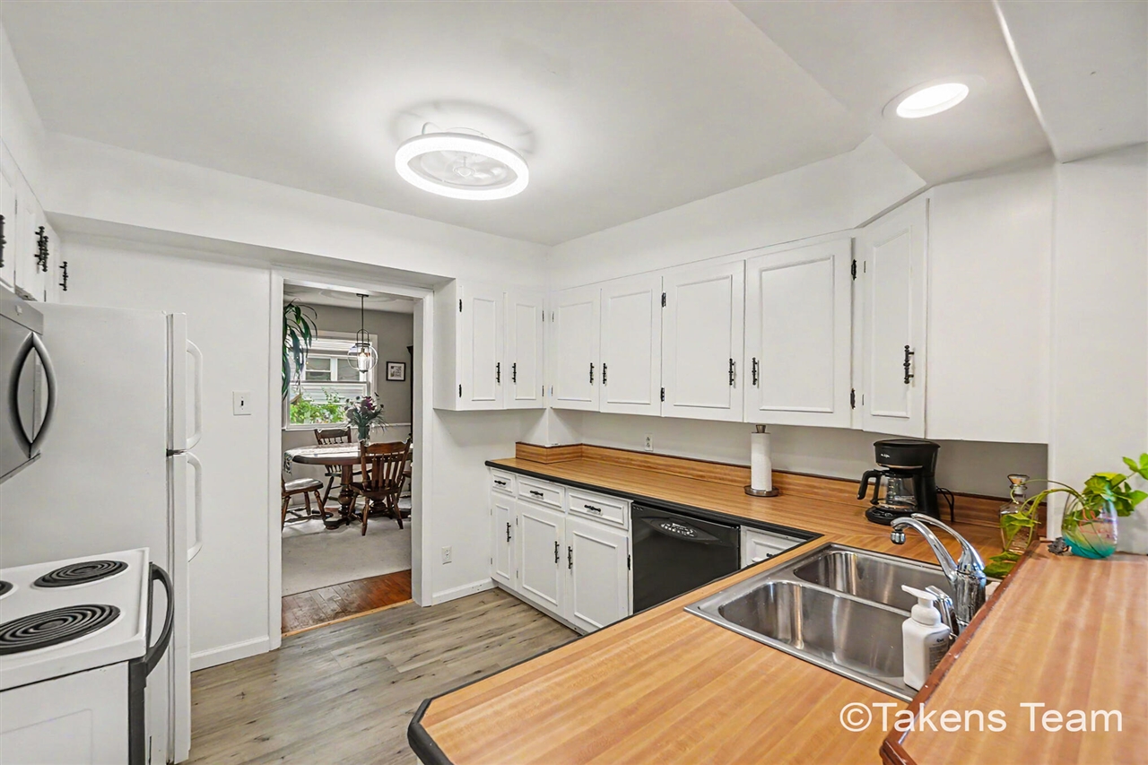 511 E River Street Property Photo 3