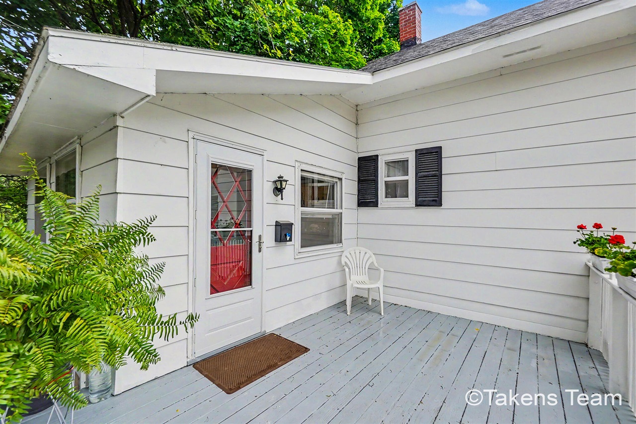 511 E River Street Property Photo 8