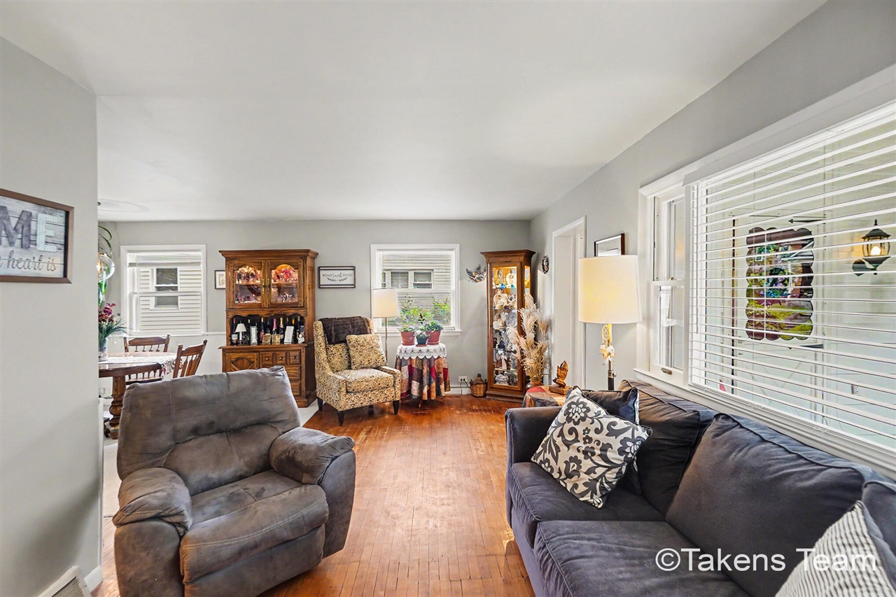 511 E River Street Property Photo 12
