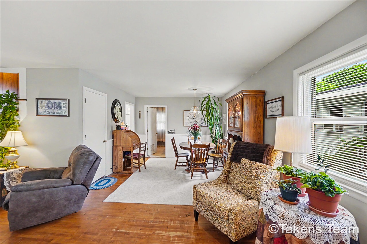 511 E River Street Property Photo 13