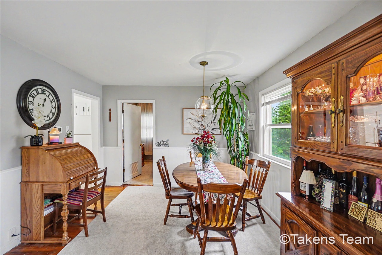 511 E River Street Property Photo 14