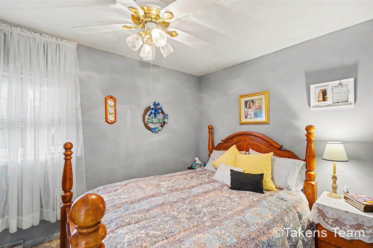 511 E River Street Property Photo 15