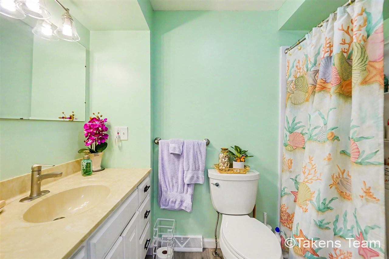 511 E River Street Property Photo 16