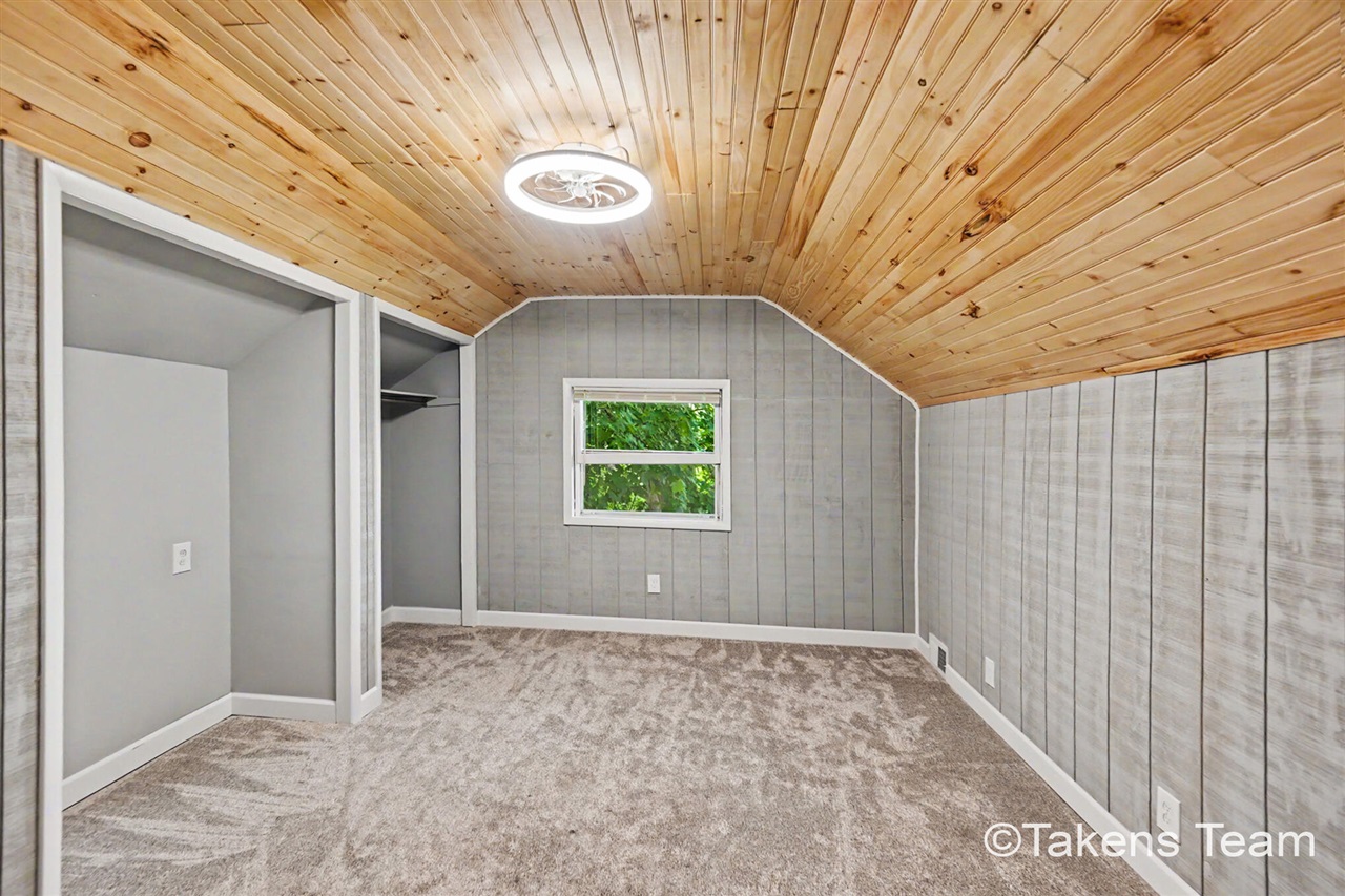 511 E River Street Property Photo 18