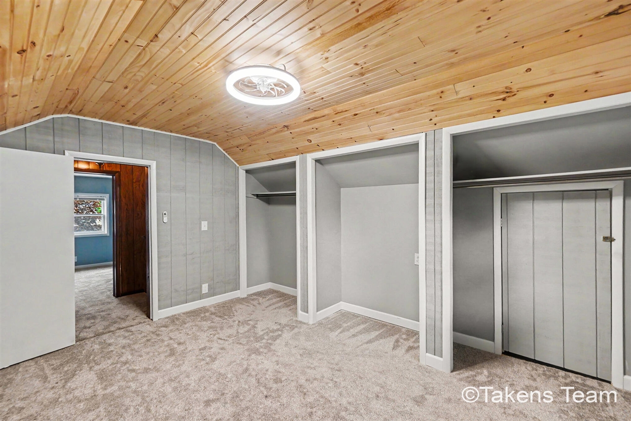 511 E River Street Property Photo 19