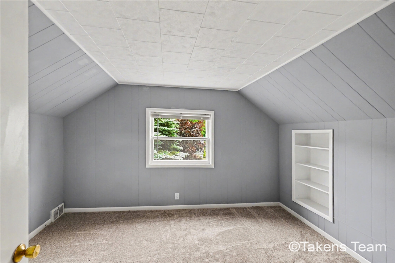 511 E River Street Property Photo 20