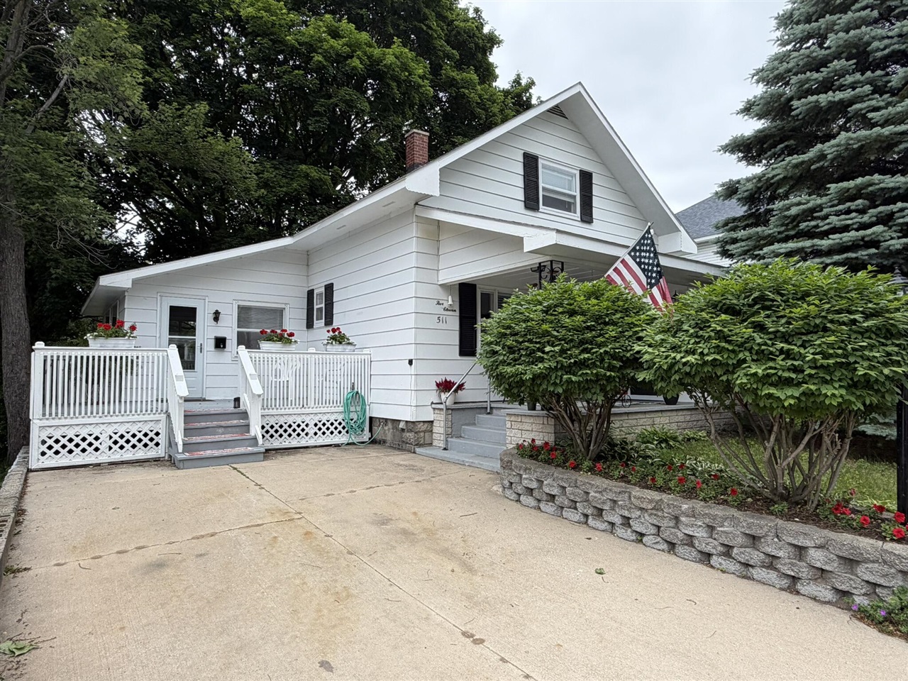511 E River Street Property Photo 21