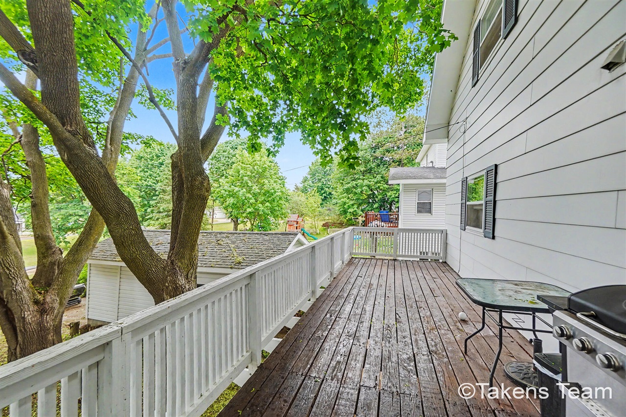 511 E River Street Property Photo 22