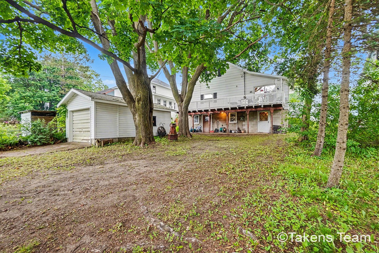 511 E River Street Property Photo 24