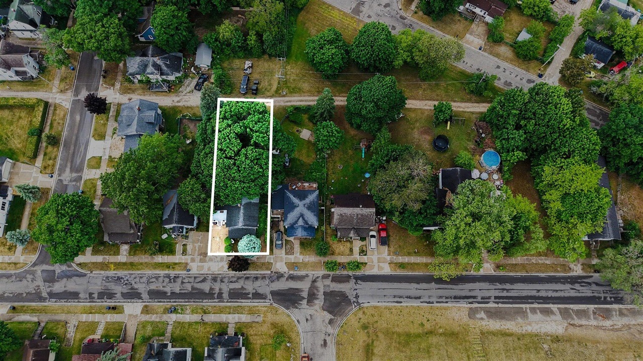 511 E River Street Property Photo 26