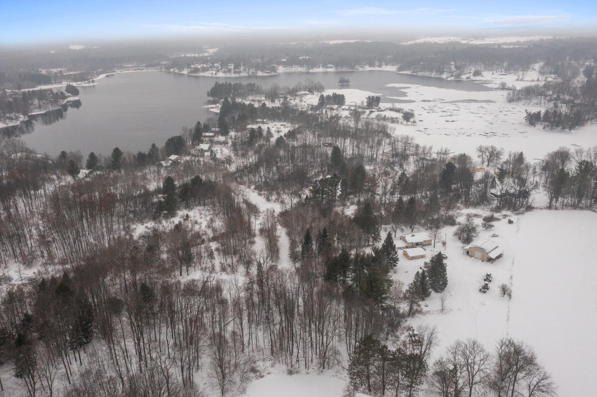 23085 Huron Trail Property Photo 7