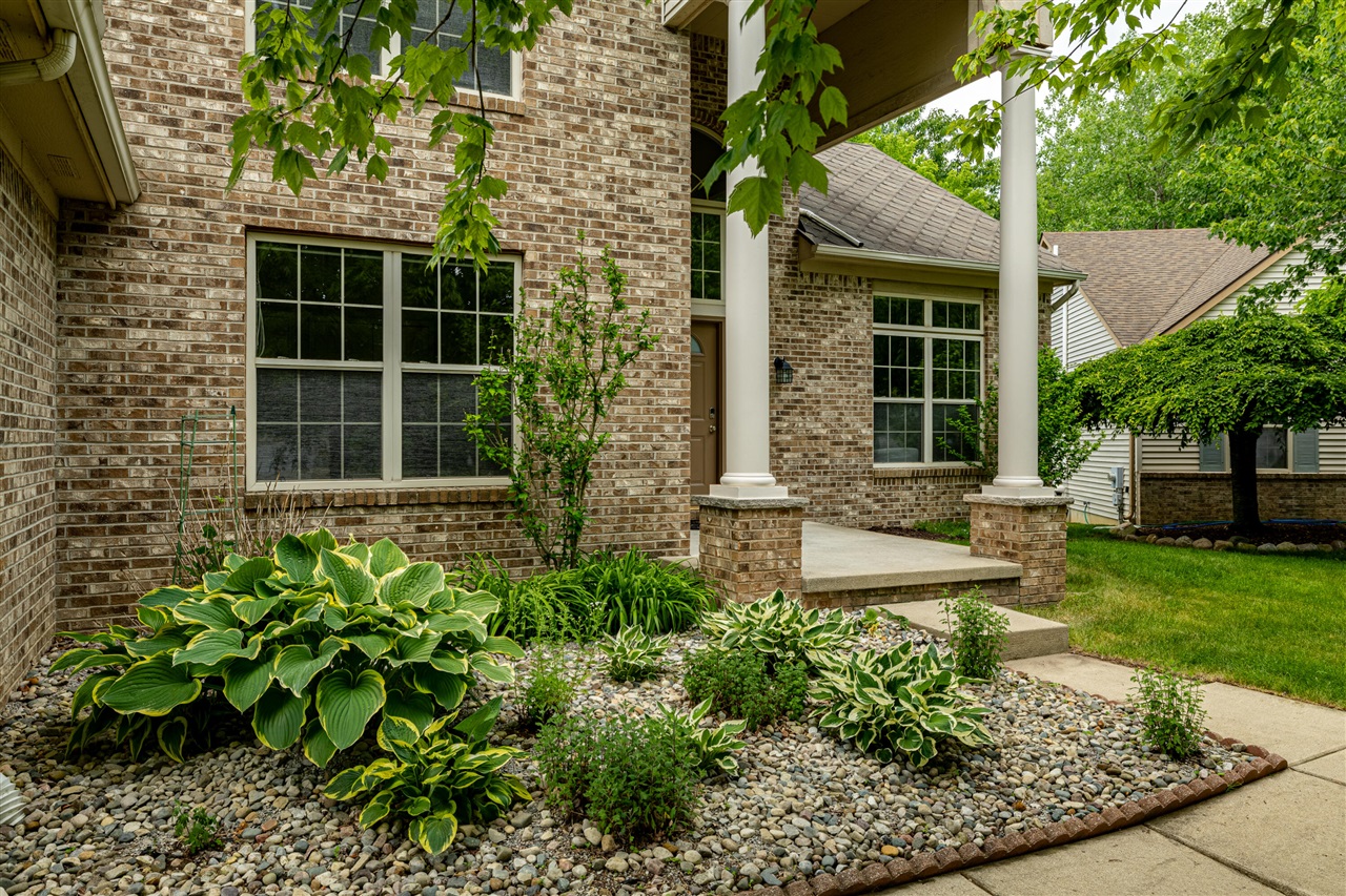 3211 Foxway Court Property Photo 4