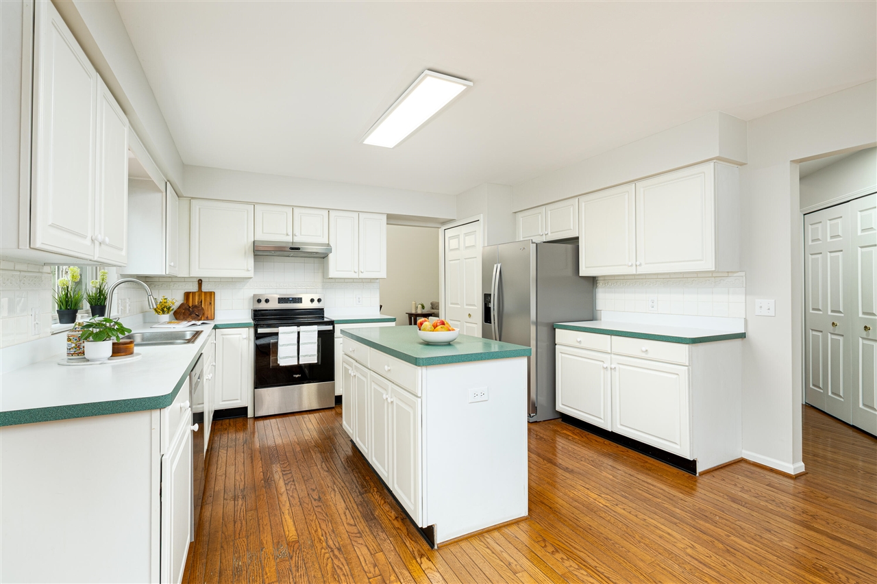 3211 Foxway Court Property Photo 23