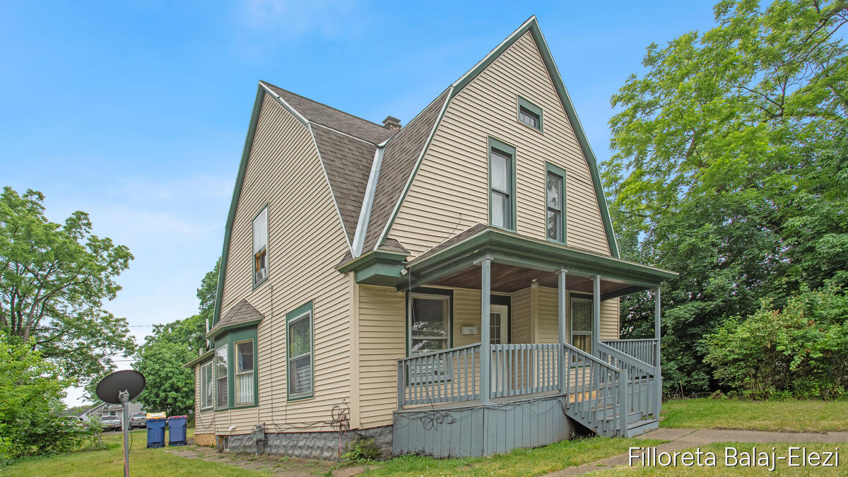 714 Adams Street Property Photo 2