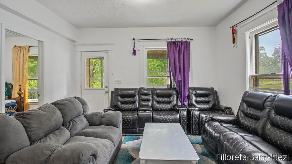 714 Adams Street Property Photo 3