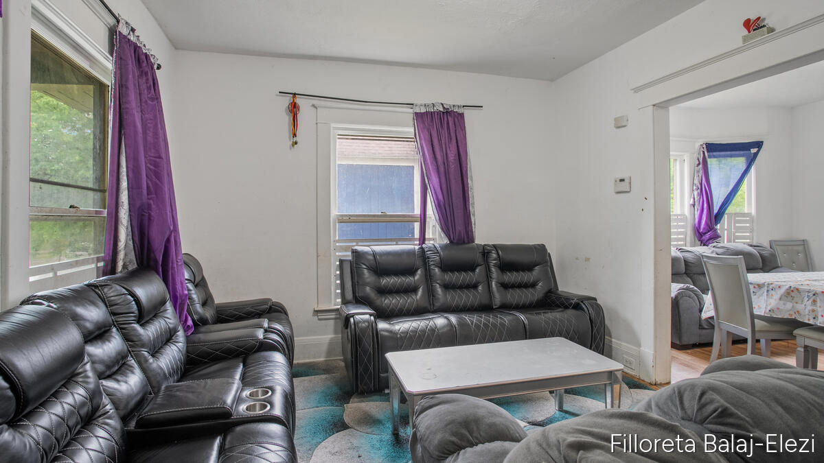 714 Adams Street Property Photo 4