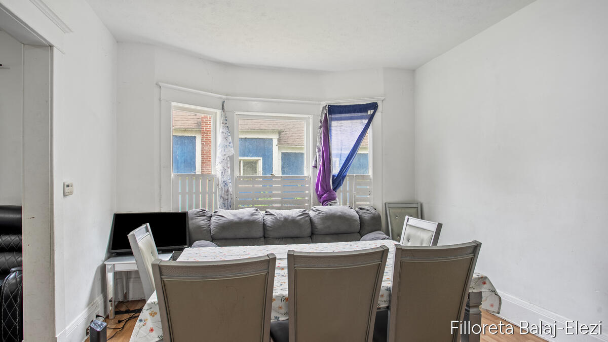 714 Adams Street Property Photo 6