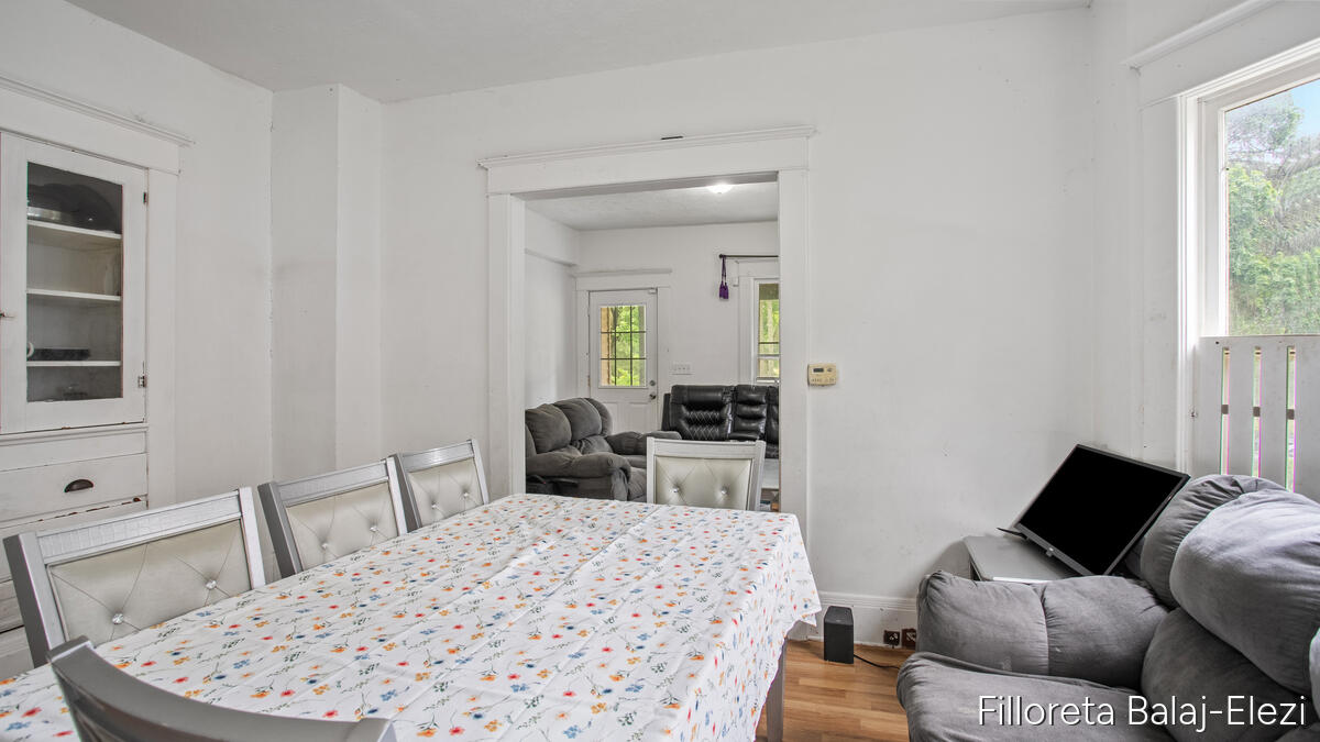 714 Adams Street Property Photo 8
