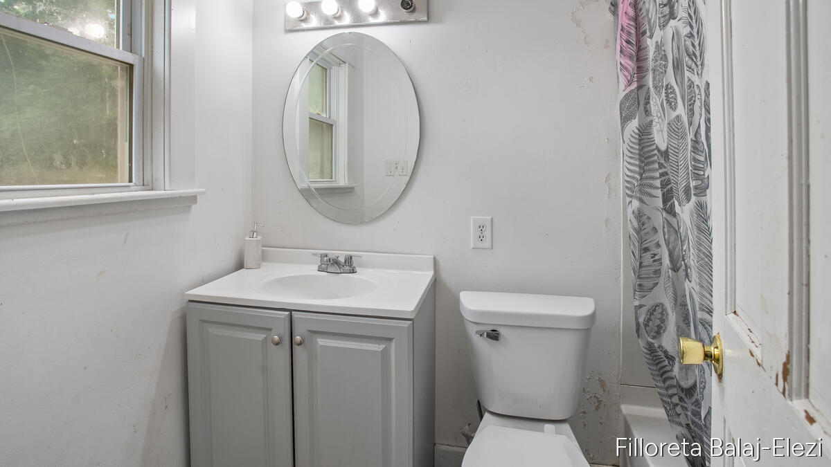 714 Adams Street Property Photo 18
