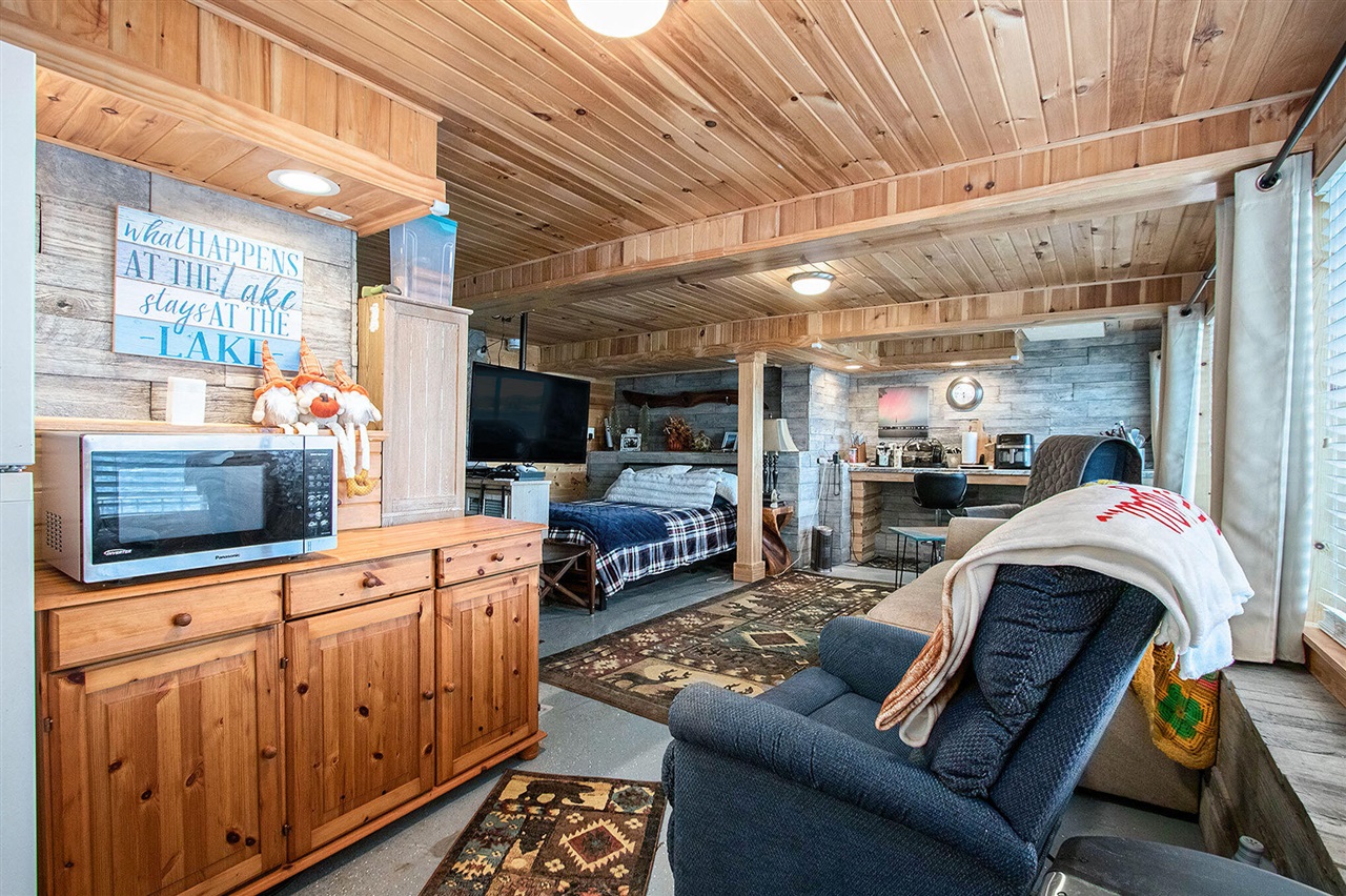 33766 Forest Beach Drive Property Photo 17