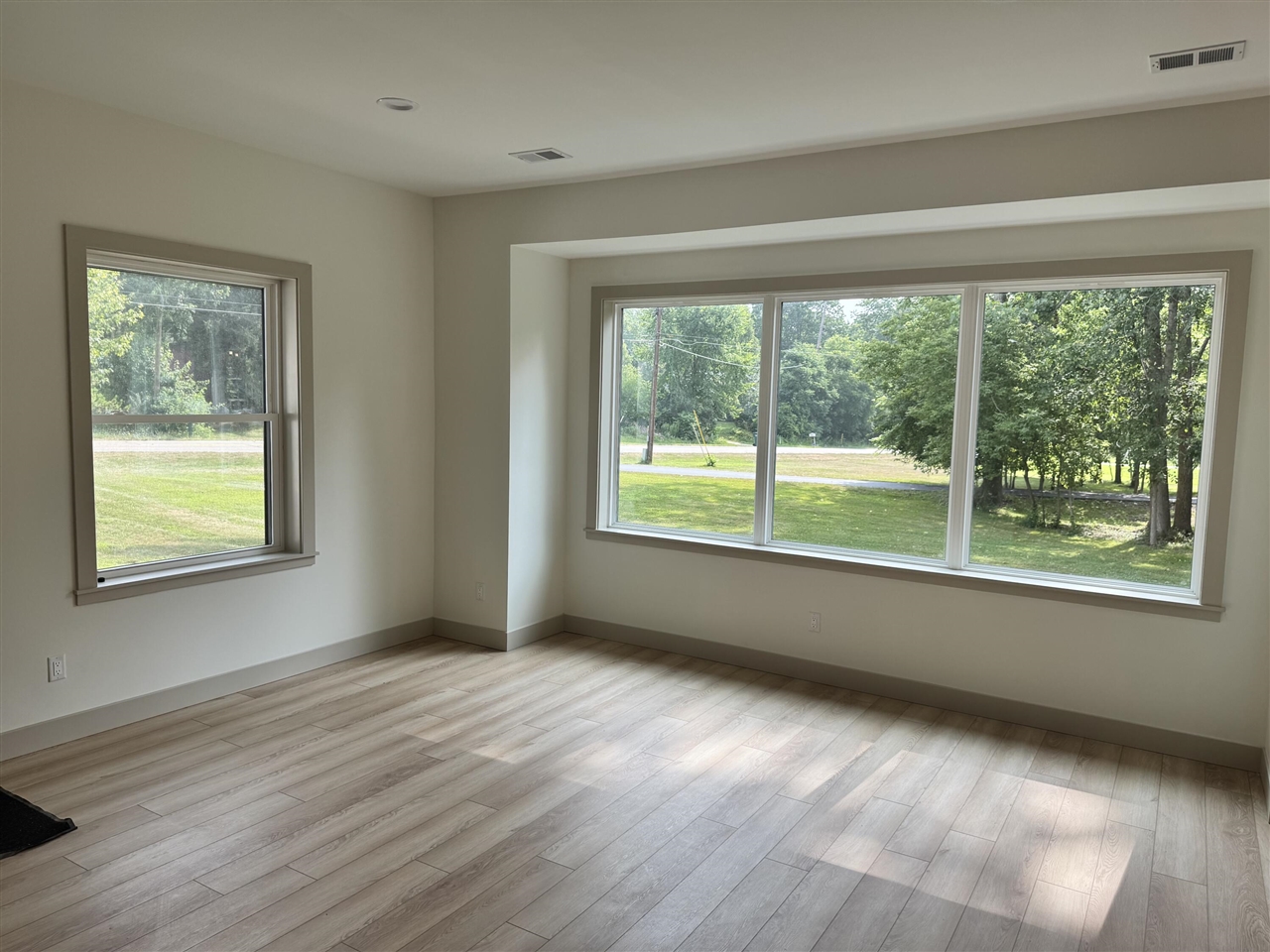 1810 Leonard Street Property Photo 11