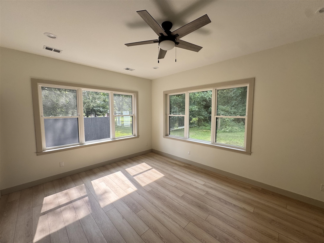 1810 Leonard Street Property Photo 12