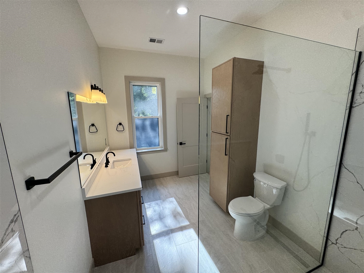 1810 Leonard Street Property Photo 17
