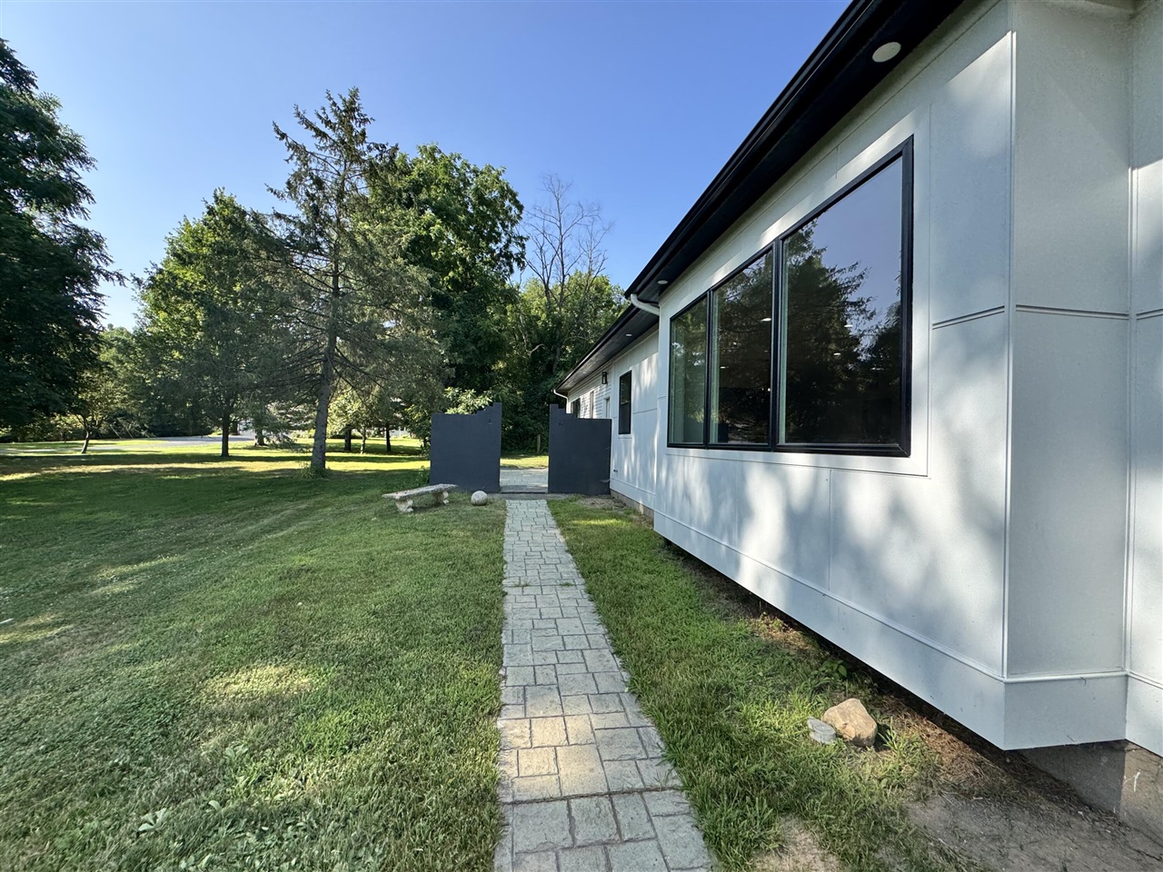 1810 Leonard Street Property Photo 19
