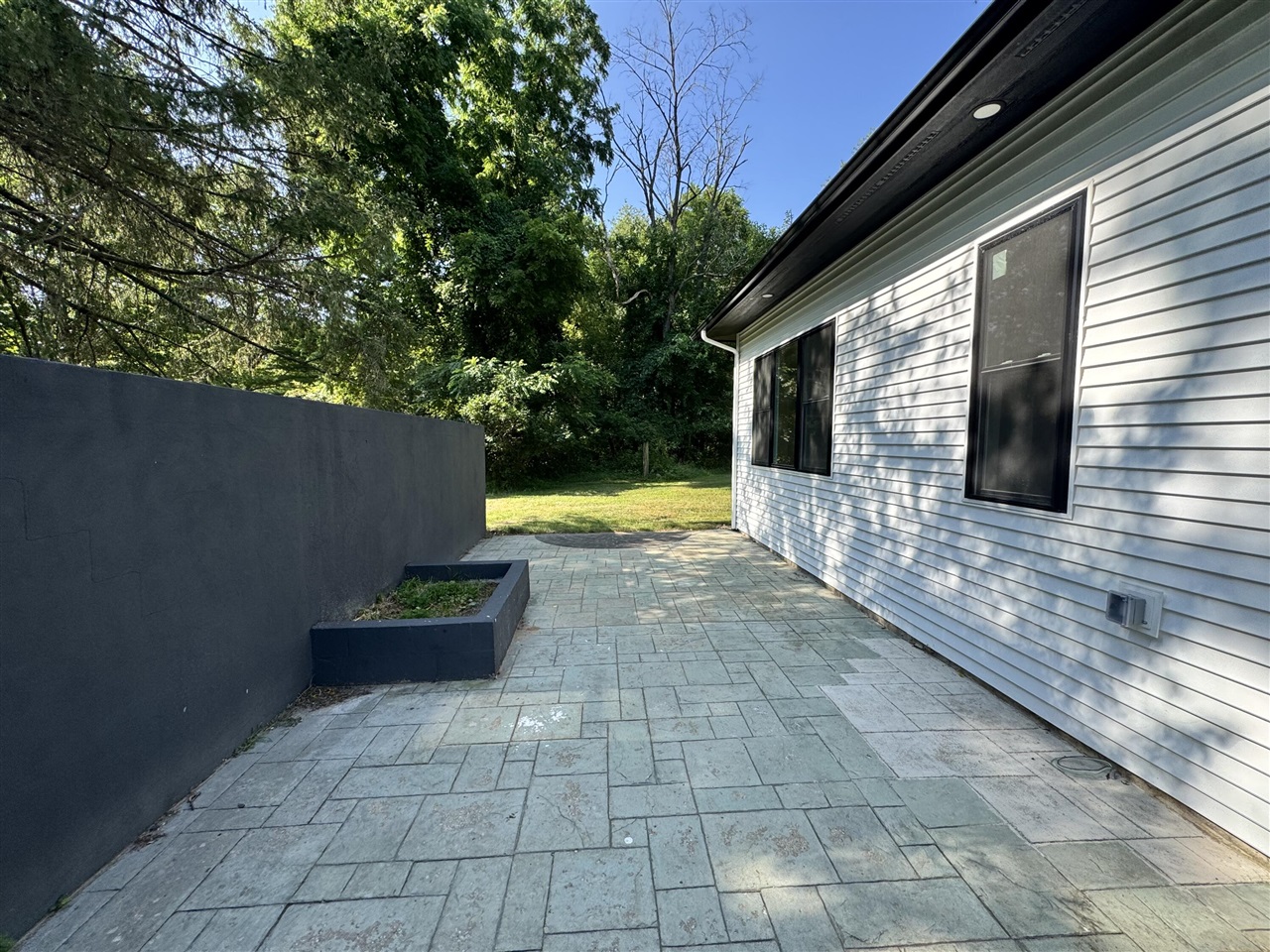 1810 Leonard Street Property Photo 20