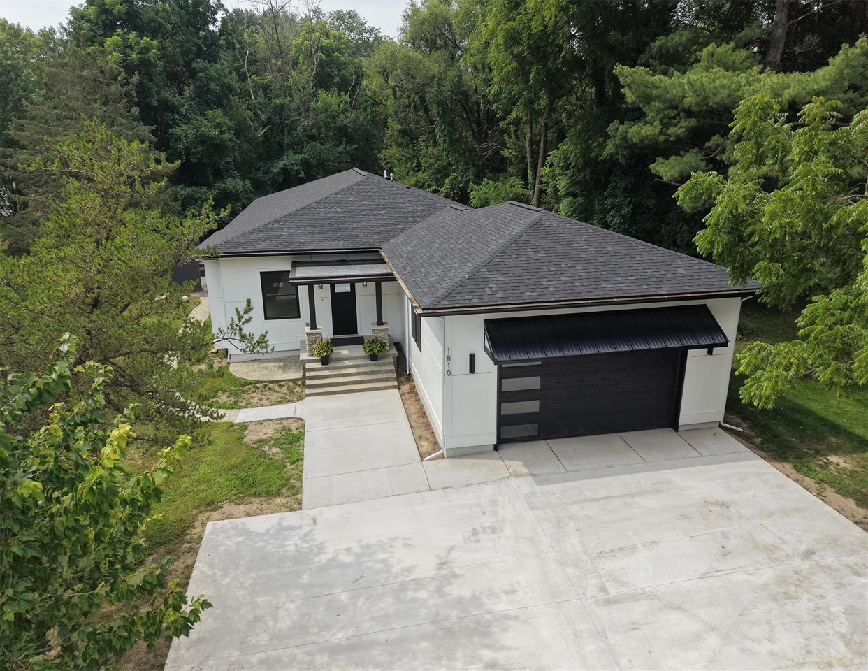 1810 Leonard Street Property Photo 40